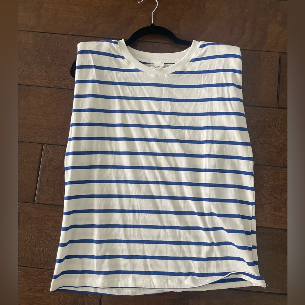 Striped sleeveless shirt with shoulder pads.